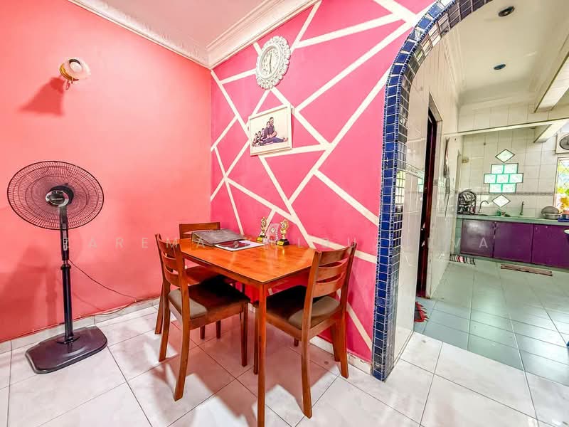 1-storey Terraced House for Sale in Puchong (Selangor) - Zarema Kulbuzheva - Dining Room - PropertyGuru.com.my