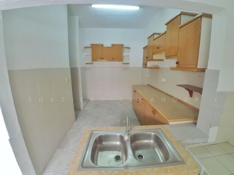 Taman Dato Ahmad Razali untuk Untuk Dijual - RM 1,050,000, Mac 2026 - Kitchen - PropertyGuru.com.my