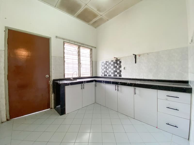 1-storey Terraced House for Sale in Bandar Tasik Puteri (Rawang) - Nur Hanizah - Kitchen - PropertyGuru.com.my
