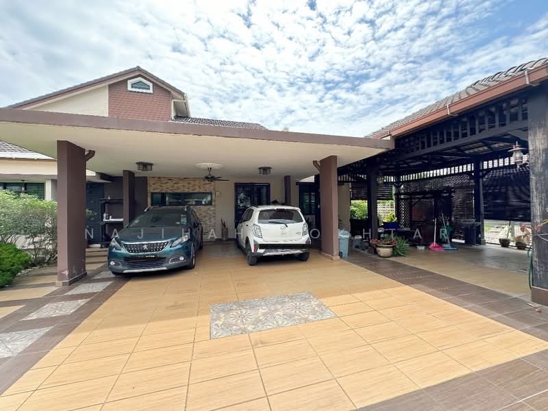 Bungalow for Sale in Puncak Alam (Selangor) - Najihah Mokhtar - Exterior - PropertyGuru.com.my