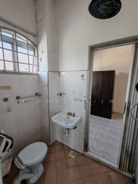 Taman Seremban Jaya untuk Untuk Dijual - RM 450,000, Mac 2026 - Bathroom - PropertyGuru.com.my