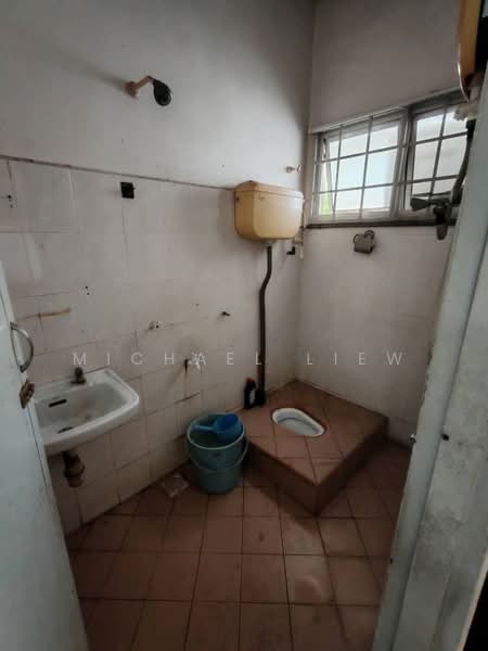 Taman Seremban Jaya untuk Untuk Dijual - RM 450,000, Mac 2026 - Bathroom - PropertyGuru.com.my