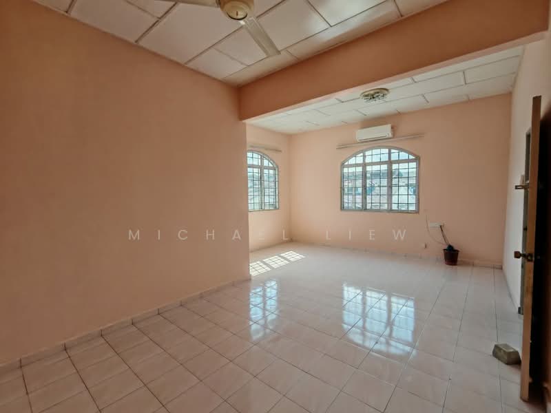 2-storey Terraced House for Sale in Taman Seremban Jaya (Rantau) - Michael Liew - Master bedroom - PropertyGuru.com.my