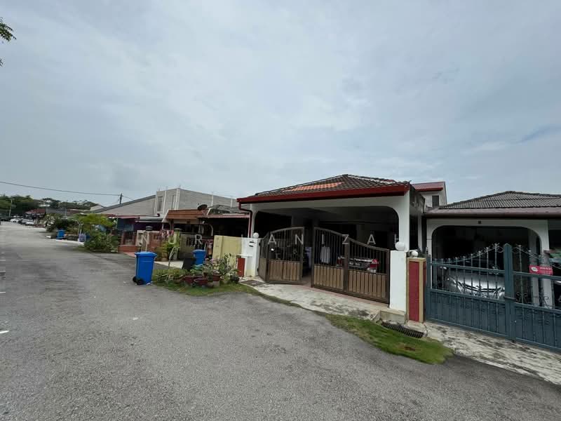 1-storey Terraced House for Sale in Seksyen 17 (Shah Alam) - Nur Hanizah - Exterior - PropertyGuru.com.my