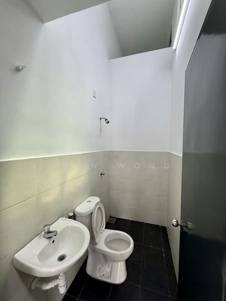 Taman Scientex Rawang untuk Untuk Disewa - RM 1,700 /bulan, Feb 2026 - Bathroom - PropertyGuru.com.my
