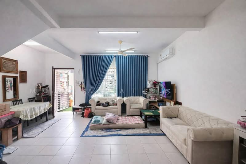 2-storey Terraced House for Sale in Bandar Teknologi Kajang (Kajang) - Mohd Aizat Saiful Bahri - Living Room - PropertyGuru.com.my