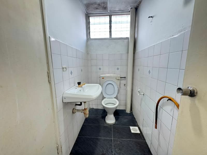 Anggerik, Bukit Sentosa, Rawang untuk Untuk Dijual - RM 330,000, Mac 2026 - Bathroom - PropertyGuru.com.my