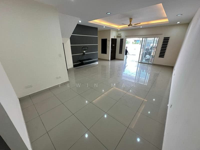 2-storey Terraced House for Sale in Rawang (Selangor) - Elwin Mah - Living Room - PropertyGuru.com.my