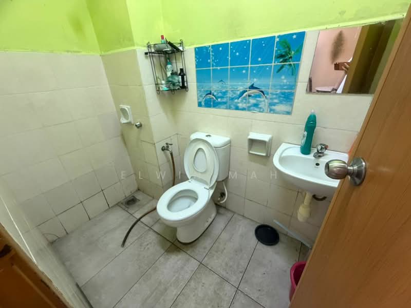 2-storey Terraced House for Sale in Saujana Rawang (Rawang) - Elwin Mah - Bathroom - PropertyGuru.com.my