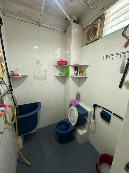 Flat for Sale at Taman Paya Terubong - Danial Mohd Zaki - Bathroom - PropertyGuru.com.my