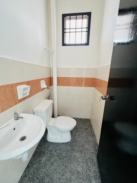 2-storey Terraced House for Sale in Johor Bahru (Johor) - Mohd Faez - Bathroom - PropertyGuru.com.my