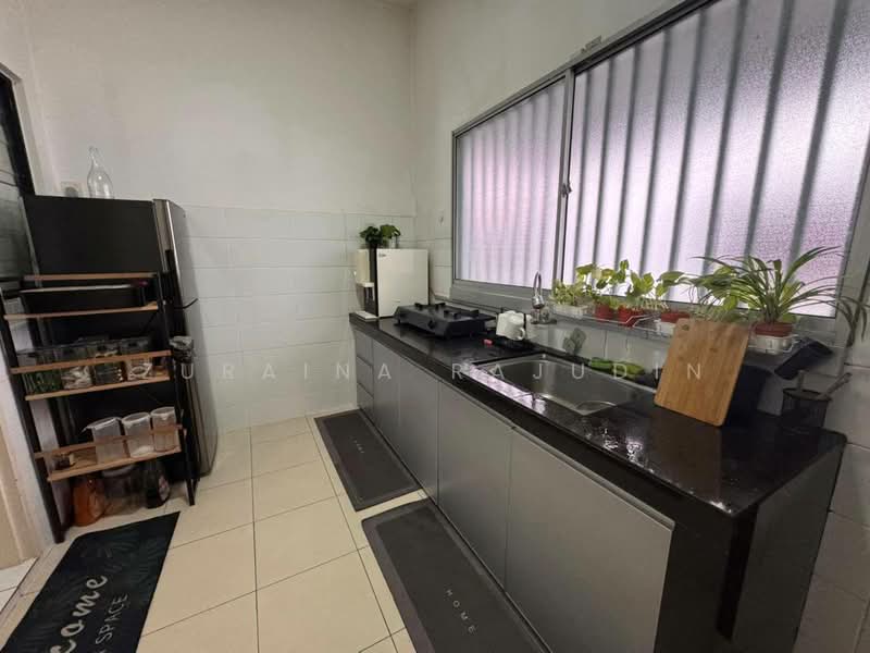 2-storey Terraced House for Sale in Setia Alam (Selangor) - Zuraina Rajudin - Kitchen - PropertyGuru.com.my