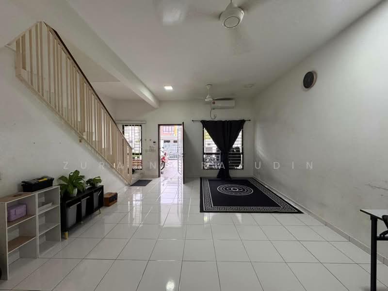 2-storey Terraced House for Sale in Setia Alam (Selangor) - Zuraina Rajudin - Living Room - PropertyGuru.com.my