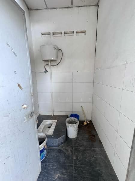 Factory for Rent in Taman Kulai Jaya (Kulai) - Sausa Lee - Bathroom - PropertyGuru.com.my