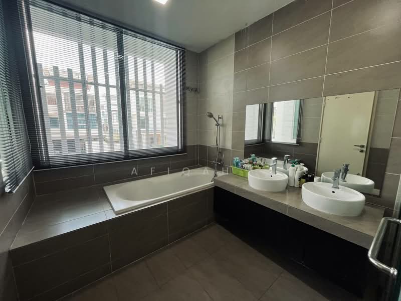 Semi-Detached House for Sale in Cyberjaya (Selangor) - Afiqah . - Bathroom - PropertyGuru.com.my