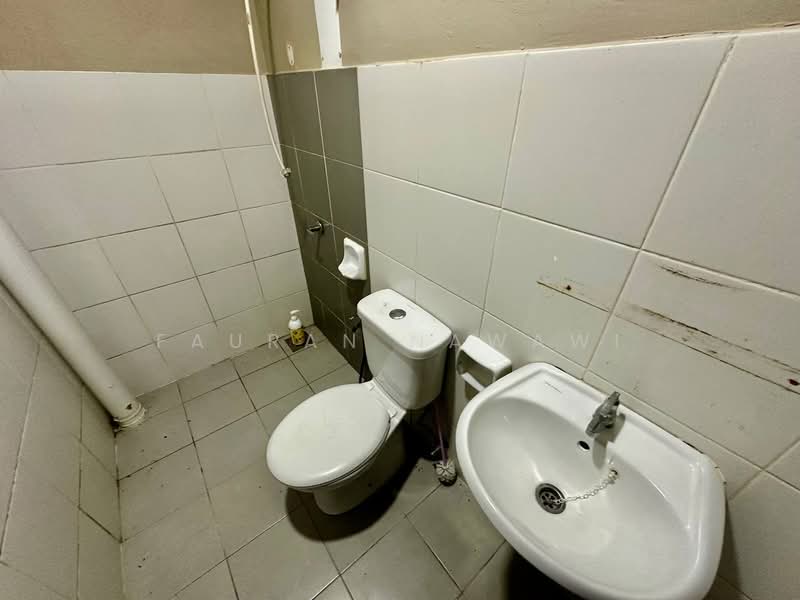 Apartment for Sale at Azaria - Fauran Nawawi - Bathroom - PropertyGuru.com.my