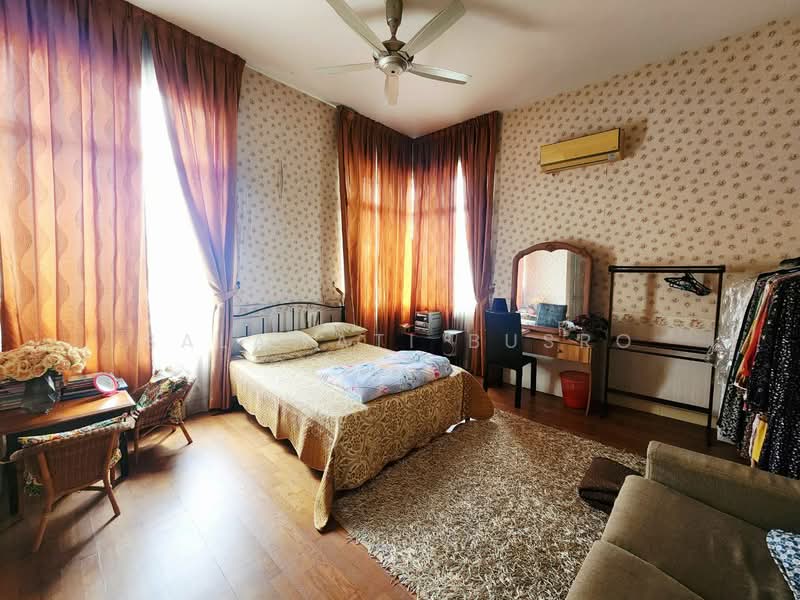 Bungalow Double Storey Laman Seri Seksyen 13 Shah Alam untuk Untuk Dijual - RM 2,450,000, Mac 2026 - Bedroom - PropertyGuru.com.my