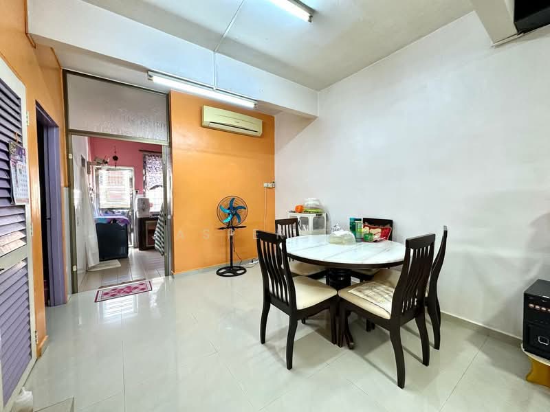 Double Storey Terrance House, Taman Universiti, Skudai, Johor Bahru untuk Untuk Dijual - RM 618,000, Mac 2026 - Dining Room - PropertyGuru.com.my