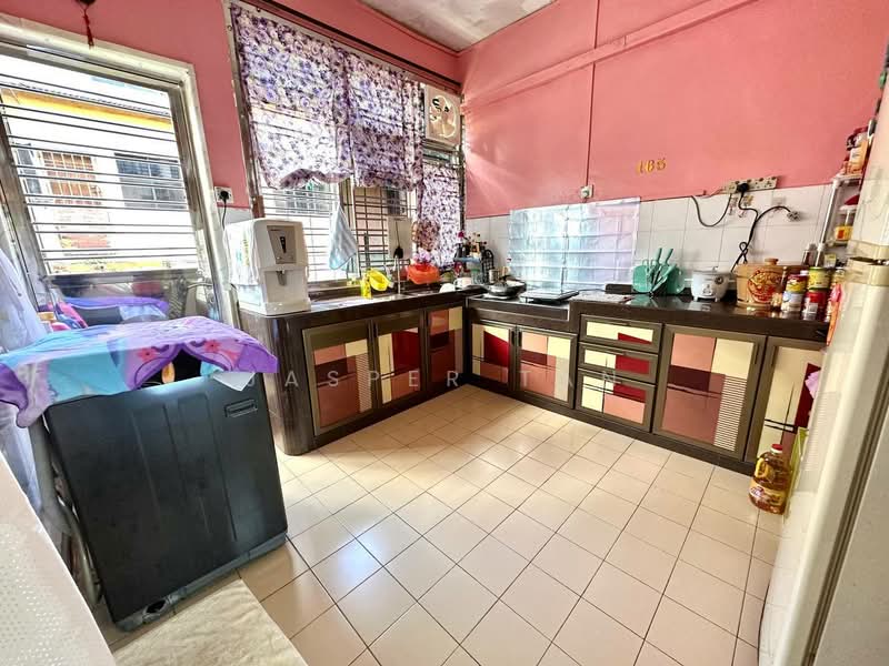 Double Storey Terrance House, Taman Universiti, Skudai, Johor Bahru untuk Untuk Dijual - RM 618,000, Mac 2026 - Kitchen - PropertyGuru.com.my
