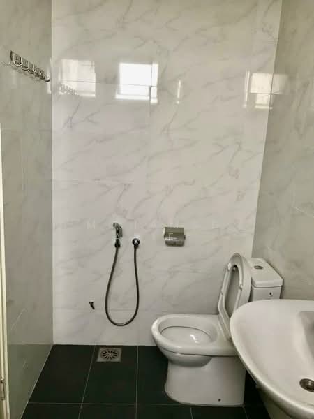 Service Residence for Rent at Vista Alam Serviced Apartment - Mohamad Ariff - Bathroom - PropertyGuru.com.my