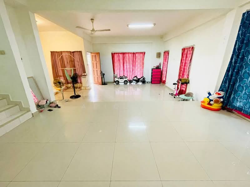 2-storey Terraced House for Sale in Alam Budiman (Shah Alam) - Afiqah . - Living Room - PropertyGuru.com.my