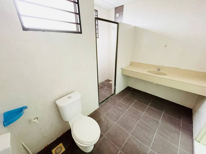 2-storey Terraced House for Sale in Alam Budiman (Shah Alam) - Afiqah . - Bathroom - PropertyGuru.com.my