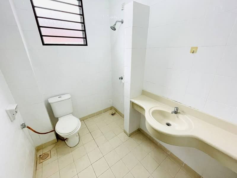 2-storey Terraced House for Sale in Alam Budiman (Shah Alam) - Afiqah . - Bathroom - PropertyGuru.com.my