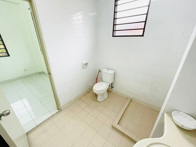 2-storey Terraced House for Sale in Alam Budiman (Shah Alam) - Afiqah . - Bathroom - PropertyGuru.com.my