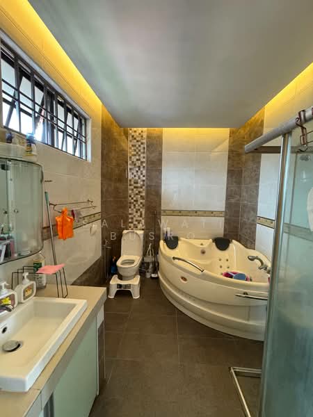 Bungalow for Sale in Seksyen 2 (Shah Alam) - Salawati Busro - Bathroom - PropertyGuru.com.my