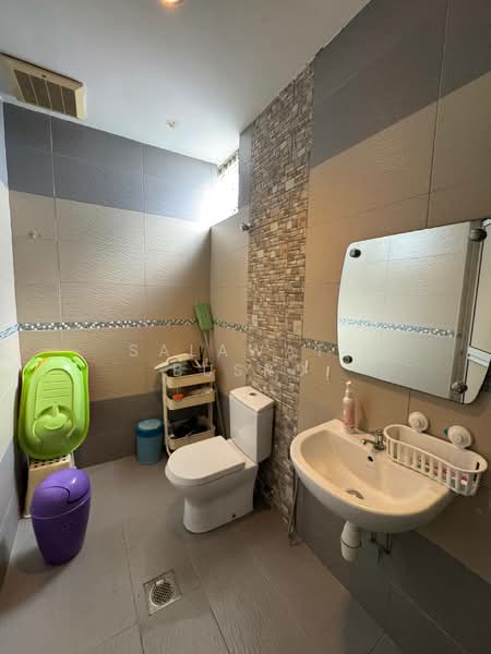 Bungalow for Sale in Seksyen 2 (Shah Alam) - Salawati Busro - Bathroom - PropertyGuru.com.my