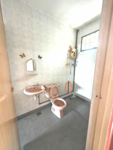 1.5-storey Terraced House for Sale in Perling (Johor) - Bee Ng - Bathroom - PropertyGuru.com.my