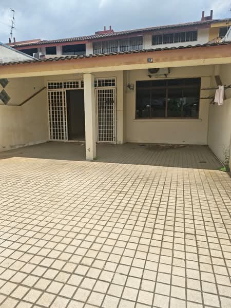1.5-storey Terraced House for Sale in Perling (Johor) - Bee Ng - Exterior - PropertyGuru.com.my
