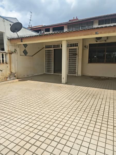 1.5-storey Terraced House for Sale in Perling (Johor) - Bee Ng - Exterior - PropertyGuru.com.my