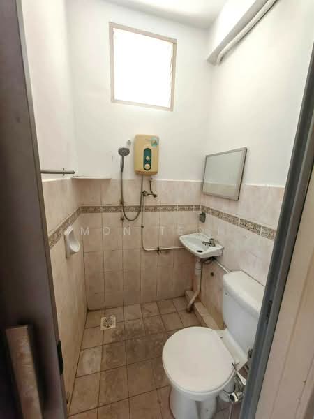 Jay Series (Greenlane Heights Block J) untuk Untuk Disewa - RM 1,250 /bulan, Mac 2026 - Bathroom - PropertyGuru.com.my