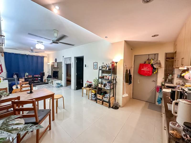 Lumayan Apartment (Bdr Tasik Permaisuri) untuk Untuk Dijual - RM 305,000, Feb 2026 - Living Room - PropertyGuru.com.my