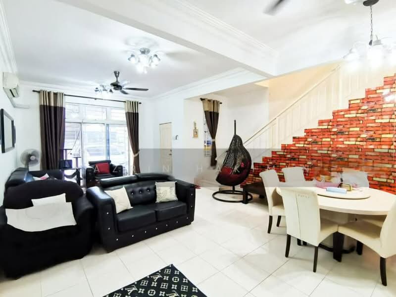 2-storey Terraced House for Sale in Batu Arang (Selangor) - Nazrin Hakimin - Living Room - PropertyGuru.com.my