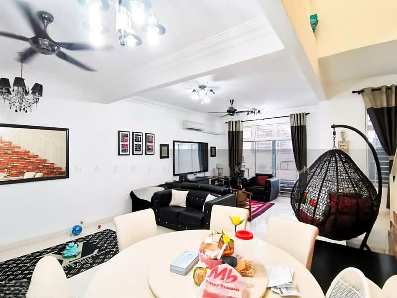 2-storey Terraced House for Sale in Batu Arang (Selangor) - Nazrin Hakimin - Living Room - PropertyGuru.com.my