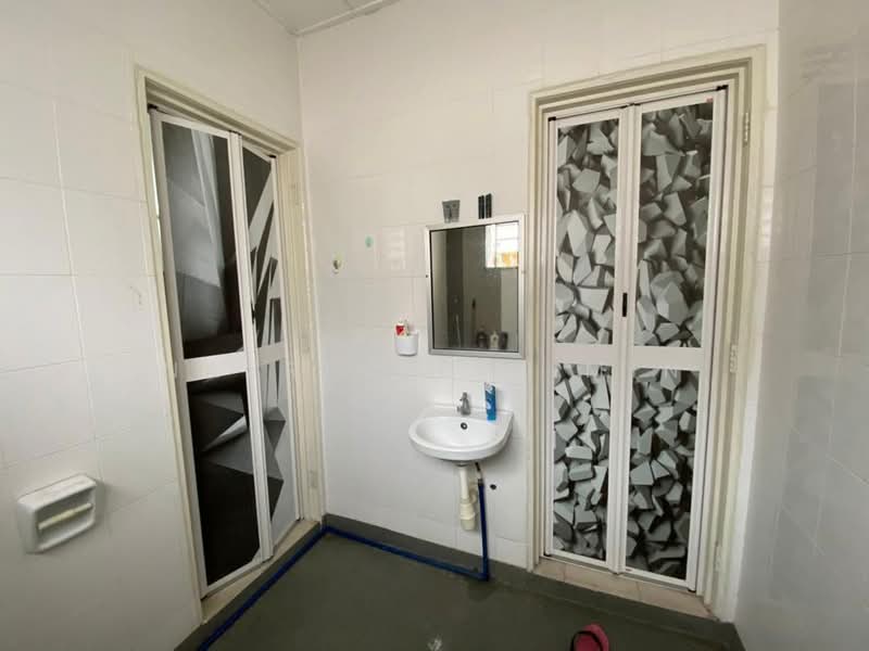 2-storey Terraced House for Sale in Batu Arang (Selangor) - Nazrin Hakimin - Bathroom - PropertyGuru.com.my