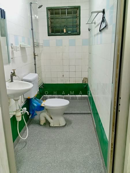 Apartment for Rent at Pangsapuri Perdana - Mohamad Ariff - Bathroom - PropertyGuru.com.my