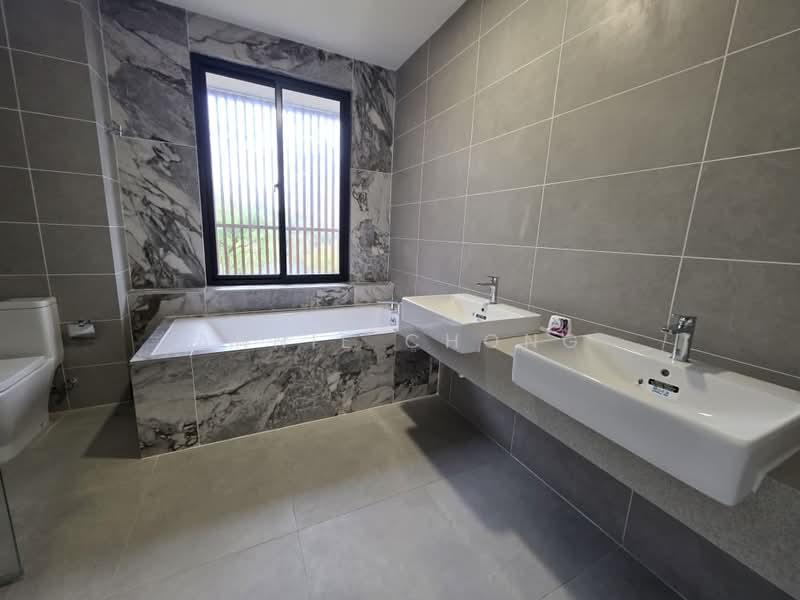 Twin Villa for Sale in Symphony Hills (Cyberjaya) - Annie Chong - Bathroom - PropertyGuru.com.my