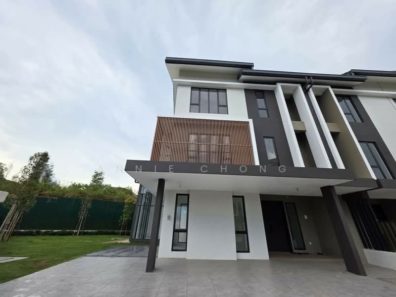 Twin Villa for Sale in Symphony Hills (Cyberjaya) - Annie Chong - Exterior - PropertyGuru.com.my