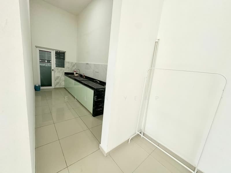 Service Residence for Sale at D'carlton (Residensi Seri Mega) - Ellen Yeap - Kitchen - PropertyGuru.com.my
