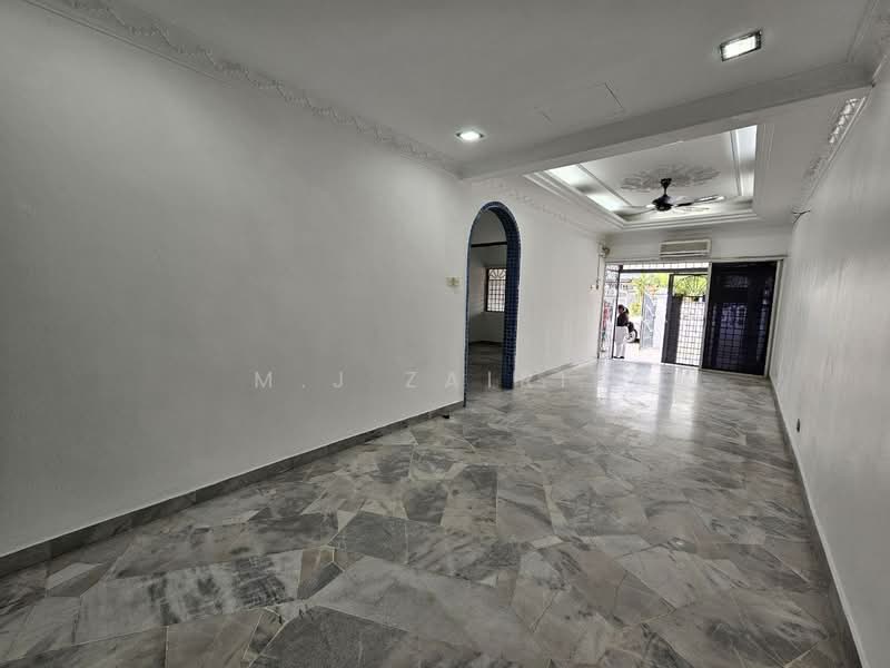 Rumah Teres untuk Dijual di Taman Rakan (Kajang) - M.J Zairin - Living Room - PropertyGuru.com.my