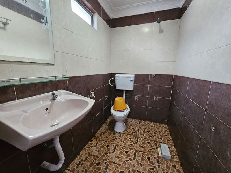 Rumah Teres untuk Dijual di Taman Rakan (Kajang) - M.J Zairin - Bathroom - PropertyGuru.com.my