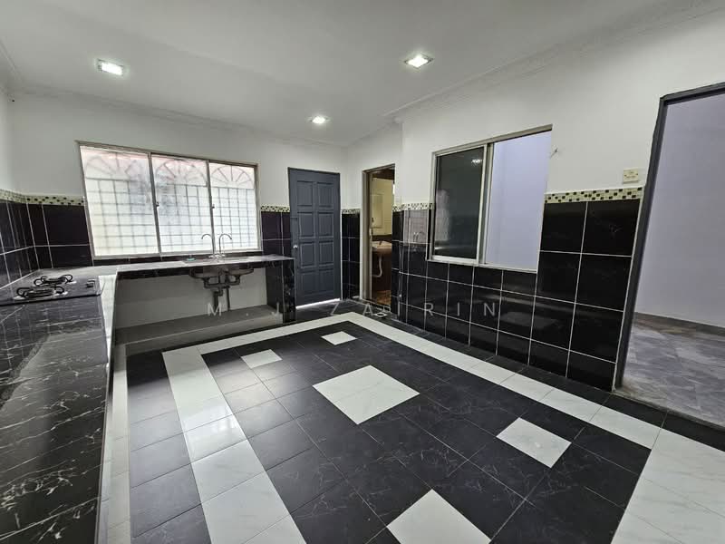 Rumah Teres untuk Dijual di Taman Rakan (Kajang) - M.J Zairin - Kitchen - PropertyGuru.com.my