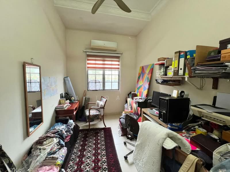 Bungalow for Sale in Seksyen 8 (Kota Damansara) - Afiqah . - Study - PropertyGuru.com.my