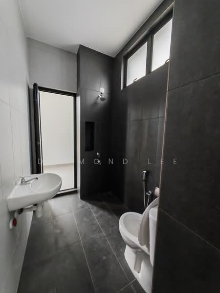 2-storey Terraced House for Sale in Taman Mount Austin (Tebrau) - Desmond Lee - Bathroom - PropertyGuru.com.my