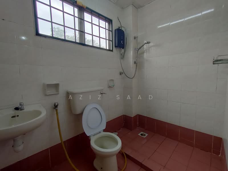 Taman Rawang Perdana untuk Untuk Disewa - RM 1,400 /bulan, Mac 2026 - Bathroom - PropertyGuru.com.my