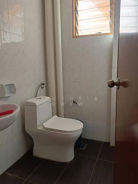 Pangsapuri Sri Kemuning untuk Untuk Disewa - RM 1,300 /bulan, Feb 2026 - Bathroom - PropertyGuru.com.my