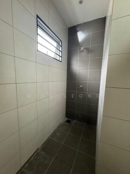 Rumah Teres 2 Tingkat untuk Dijual di Bandar Rimbayu (Telok Panglima Garang) - Mike Leong - Bathroom - PropertyGuru.com.my